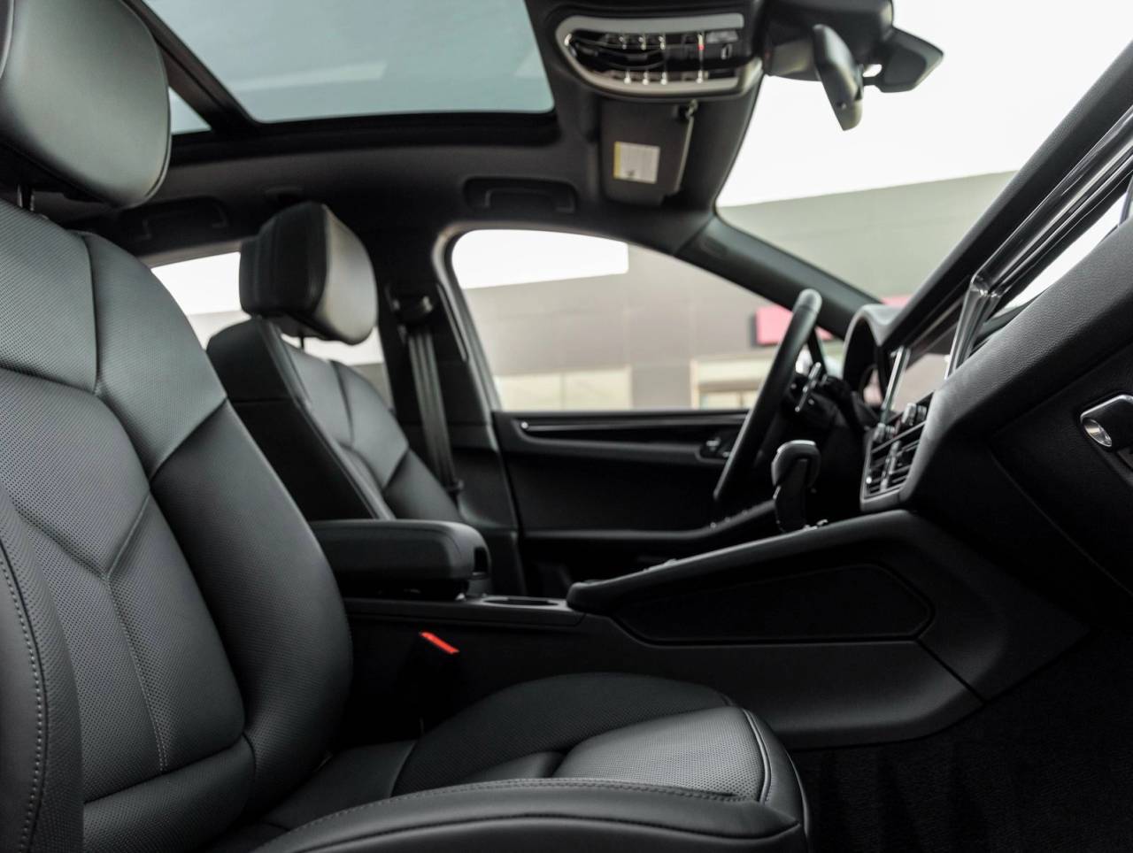 2026 Porsche Macan AWD