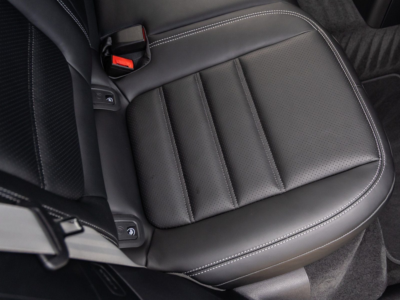 2026 Porsche Macan Macan T