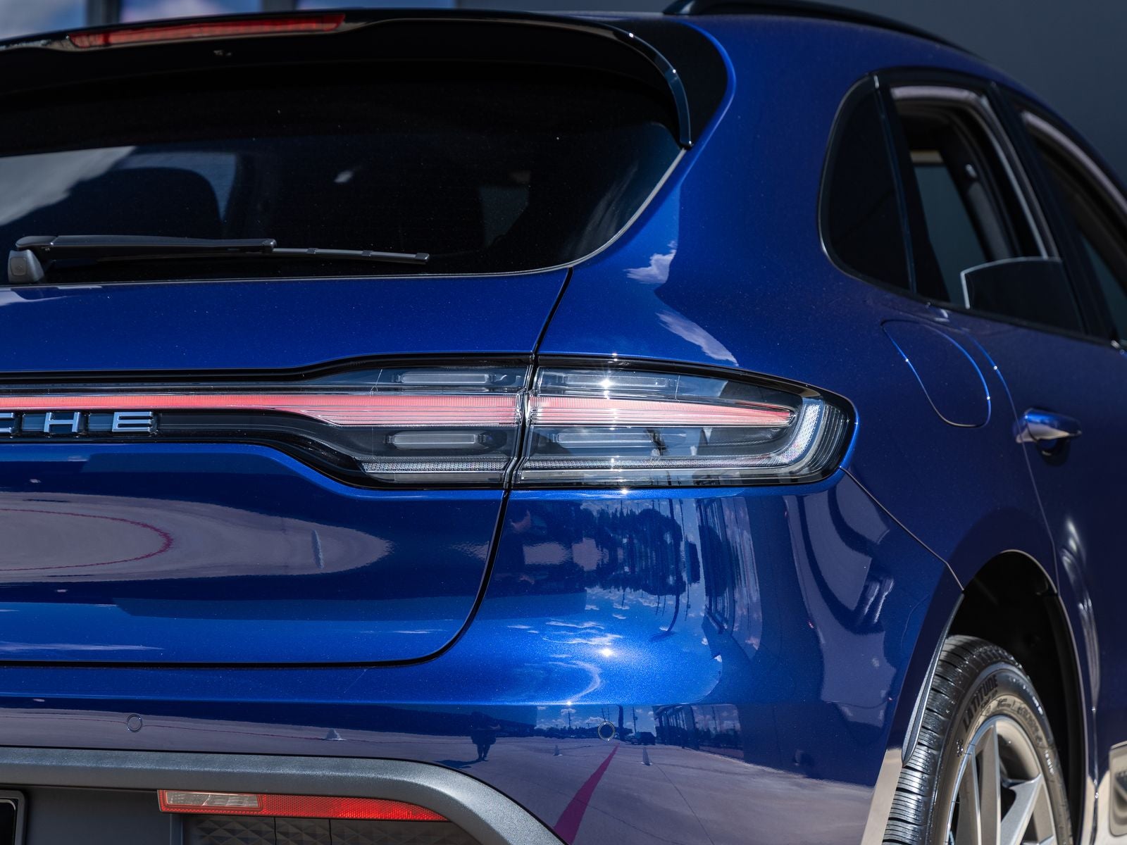 2026 Porsche Macan AWD