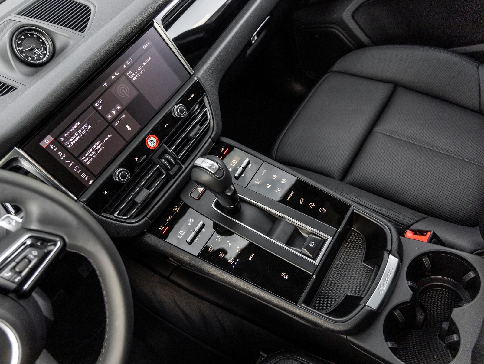 2026 Porsche Macan AWD