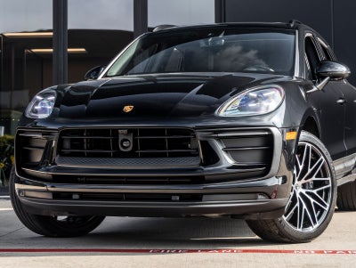 2026 Porsche Macan Base