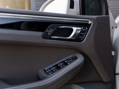 2023 Porsche Macan Macan (MY23)