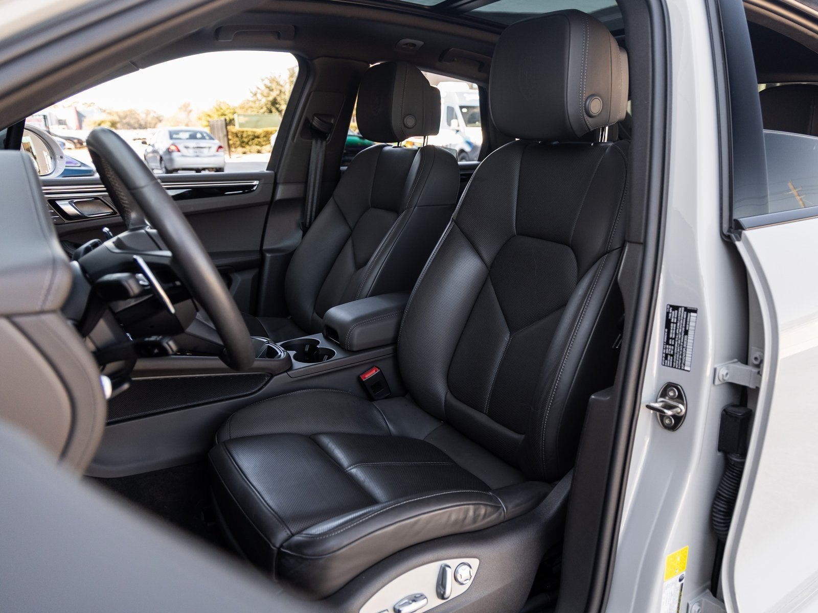 2023 Porsche Macan Macan (MY23)