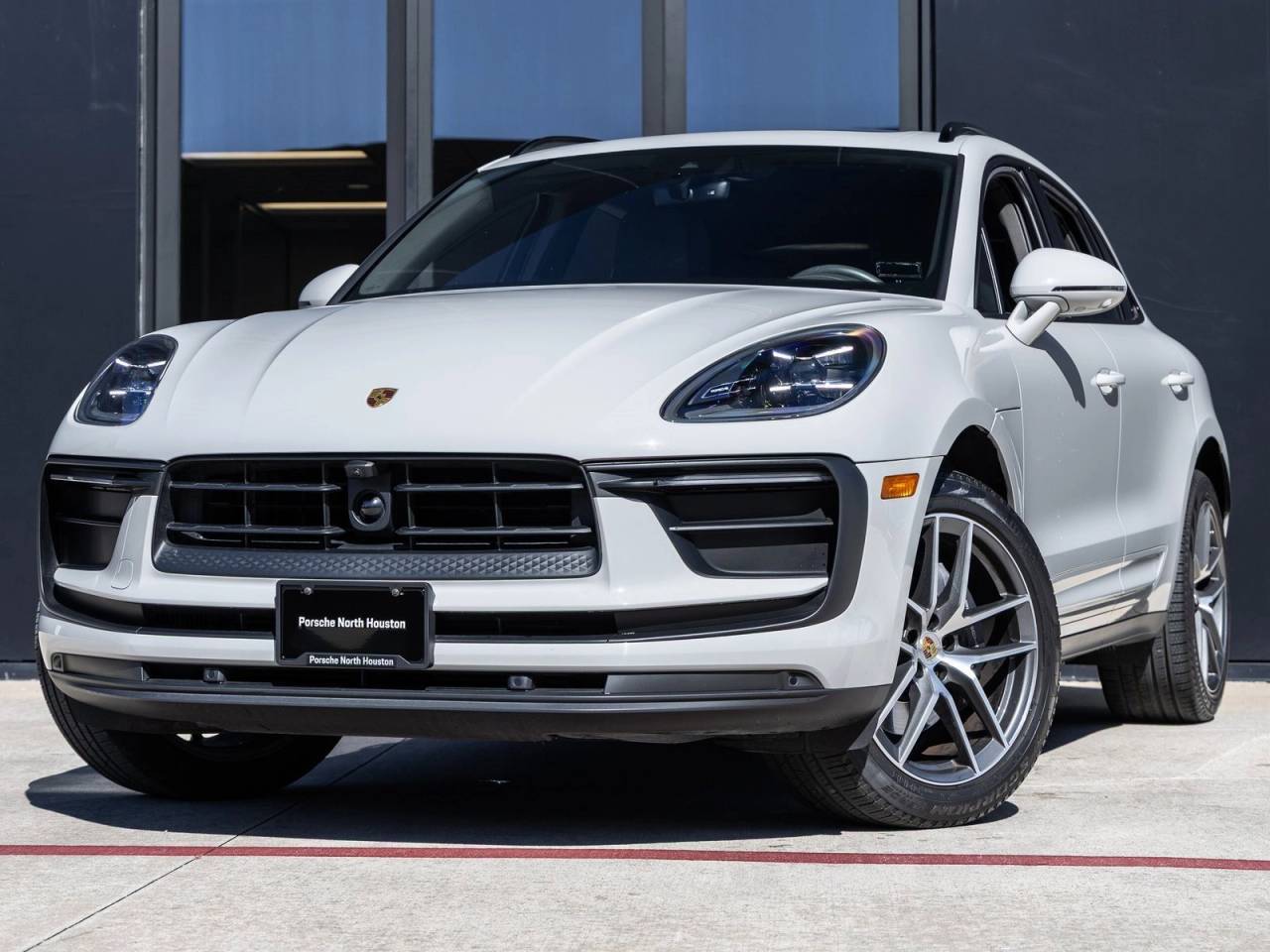 2023 Porsche Macan Base