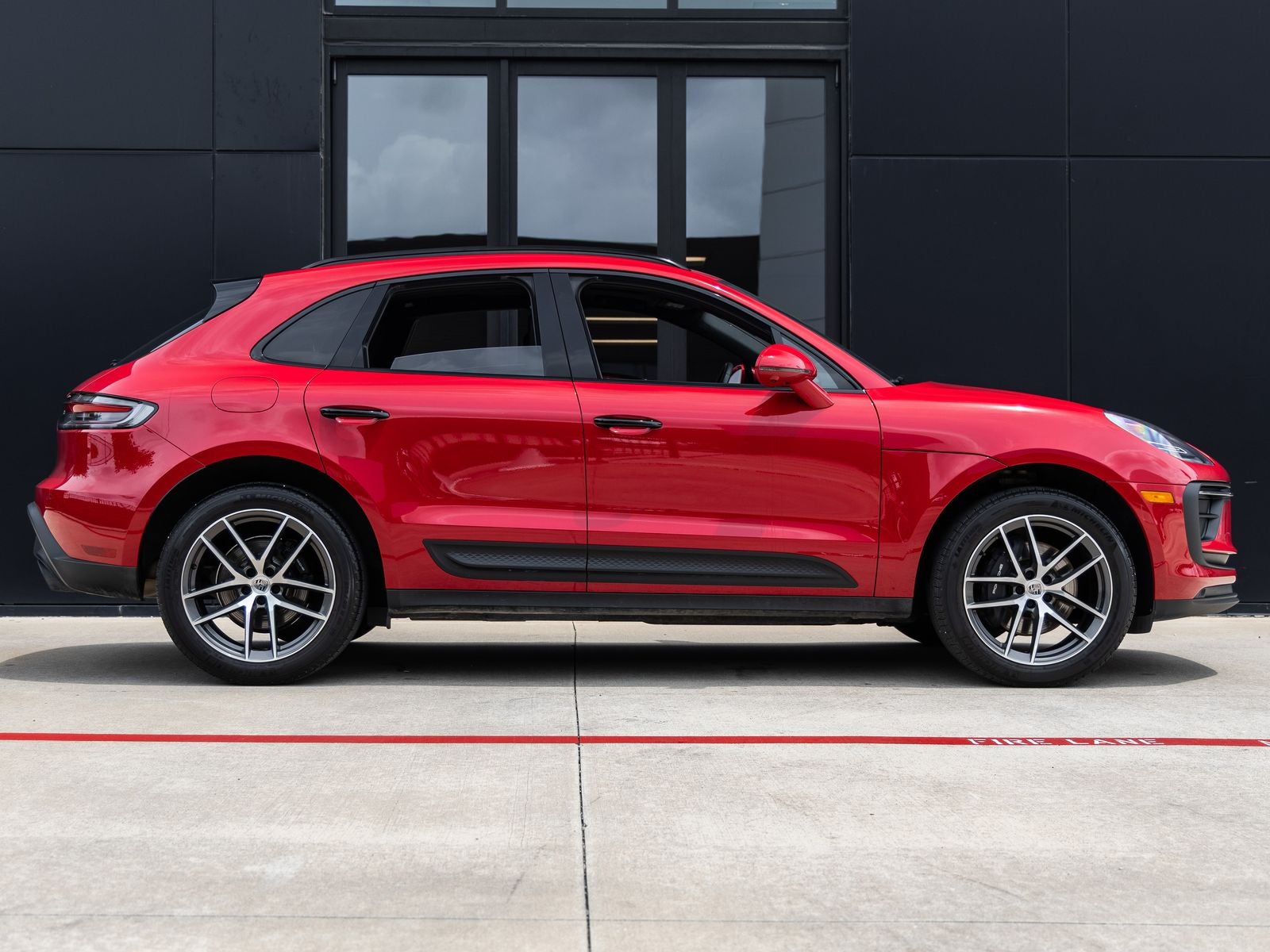 2023 Porsche Macan Base