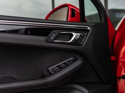 2023 Porsche Macan Base