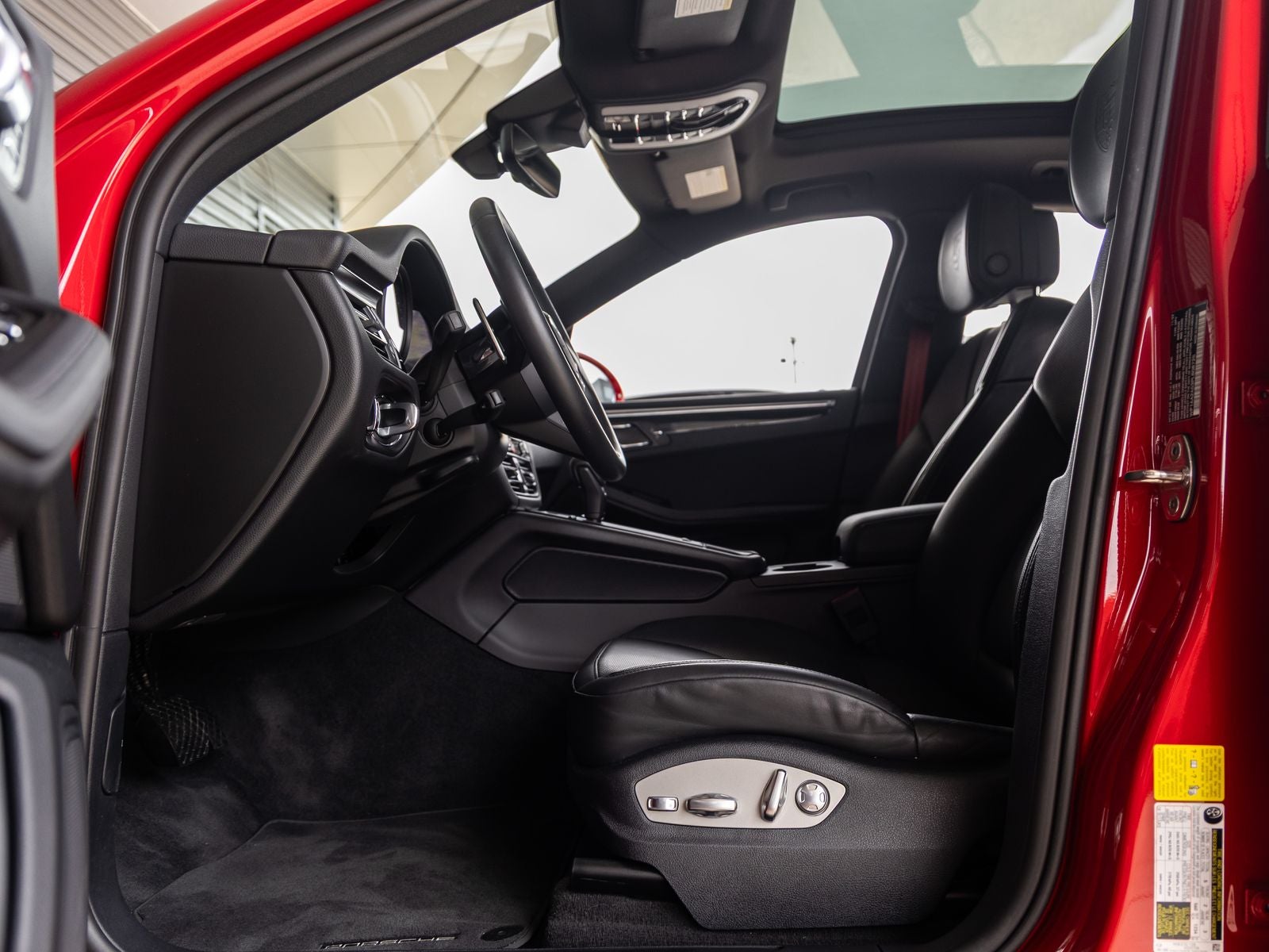2023 Porsche Macan Base