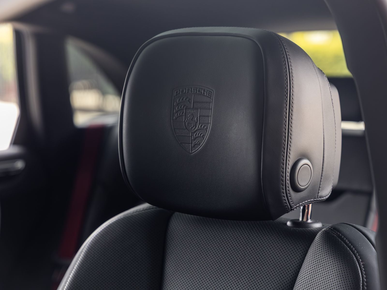 2023 Porsche Macan Base