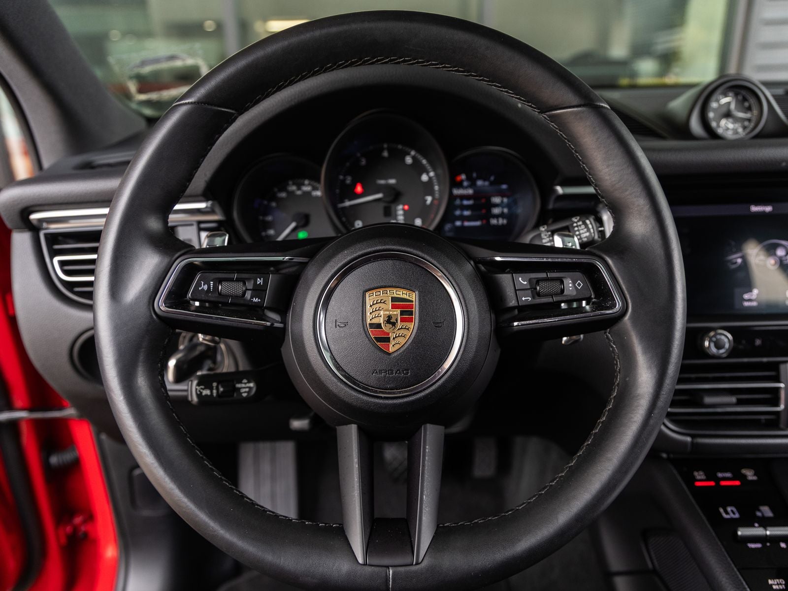 2023 Porsche Macan Base