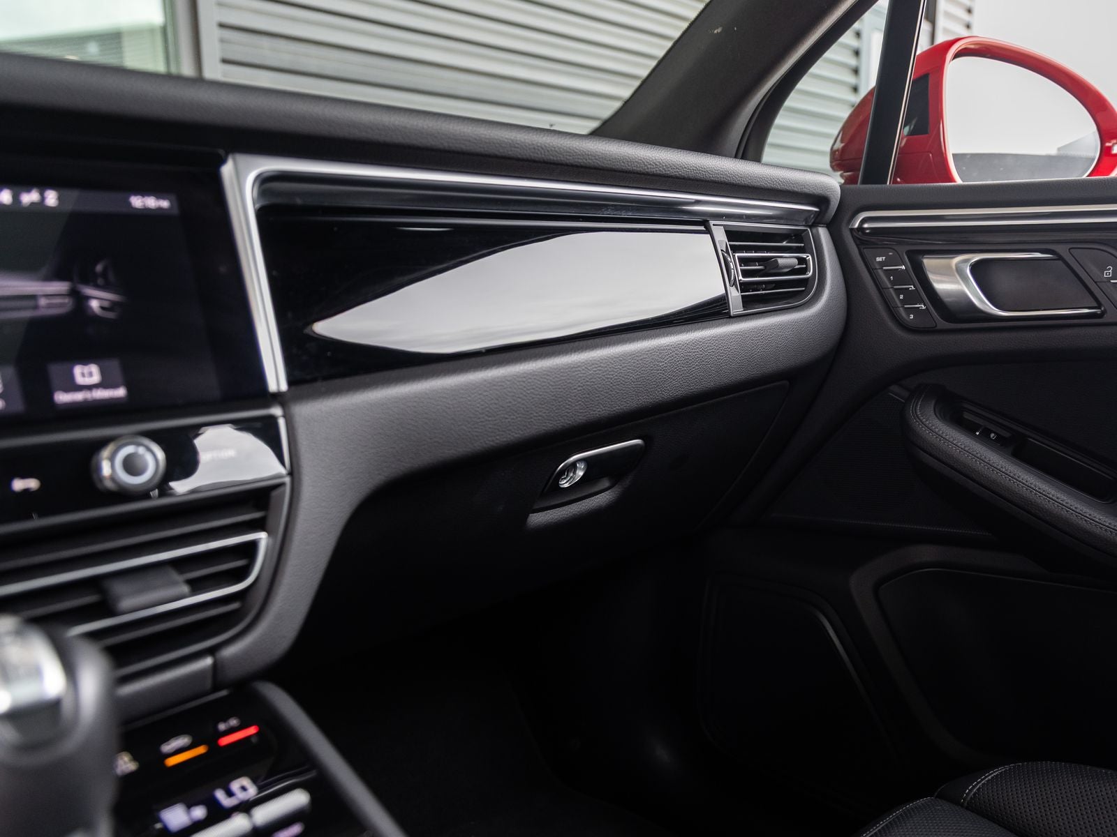 2023 Porsche Macan Base
