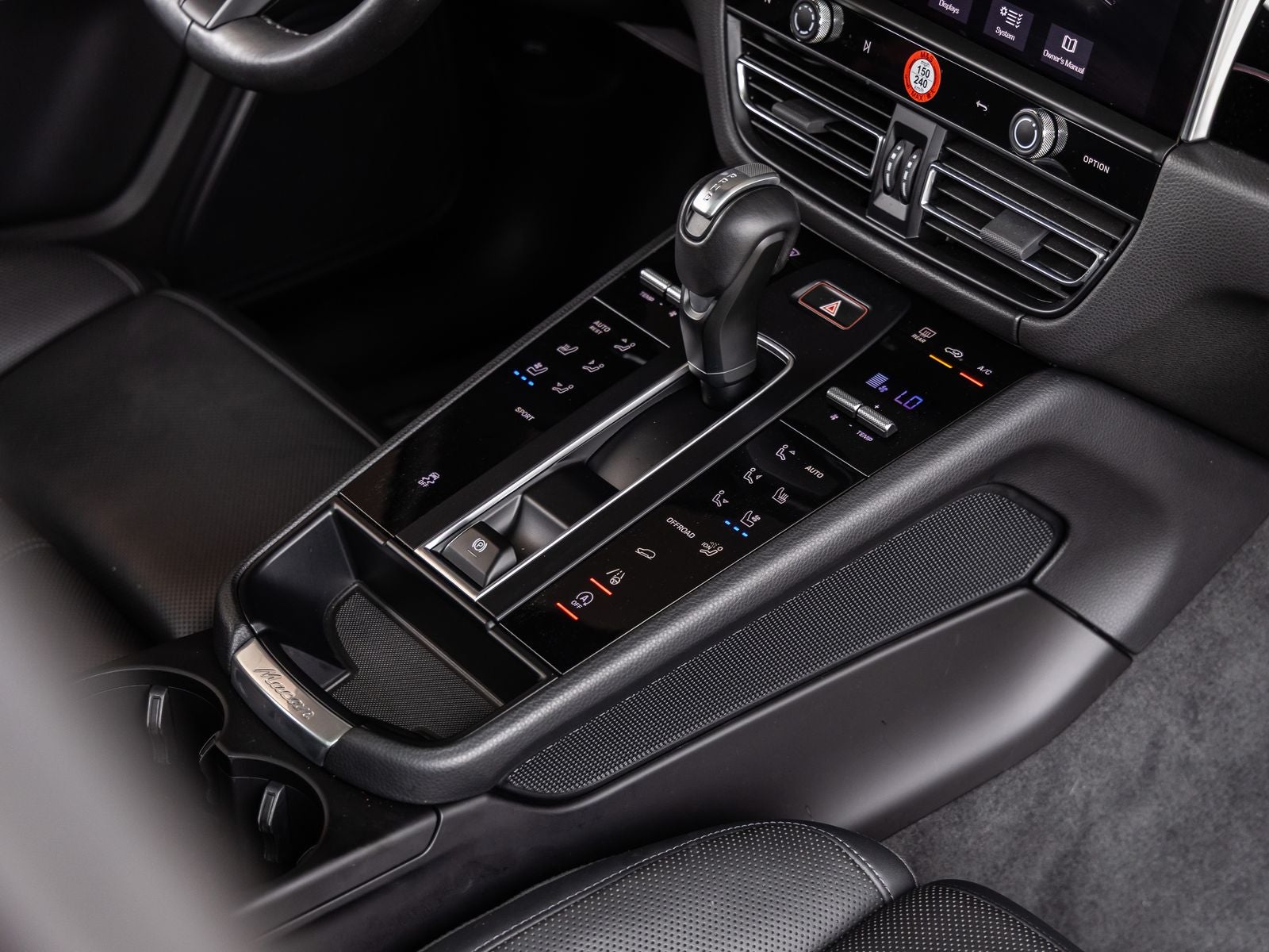 2023 Porsche Macan Base