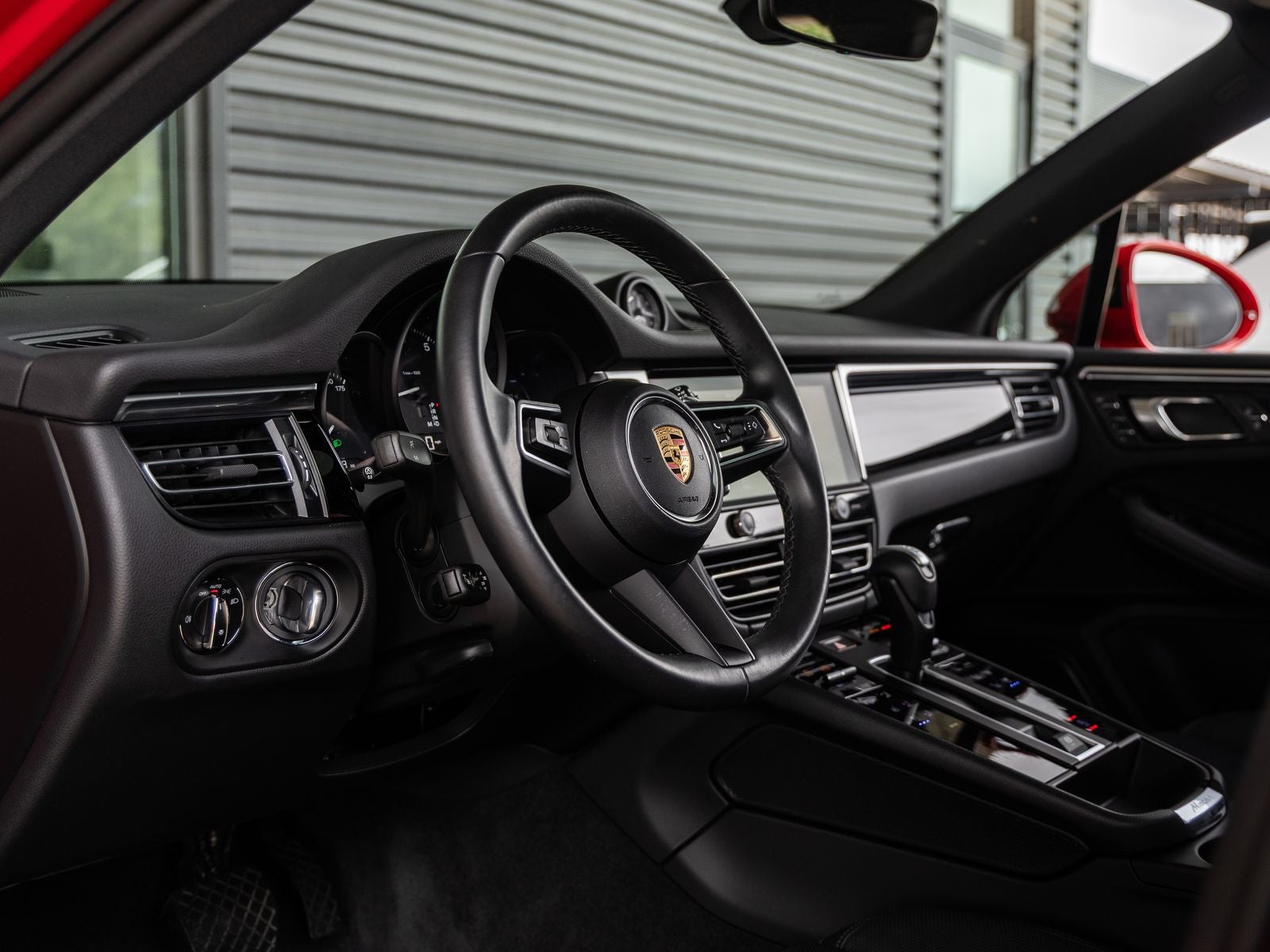 2023 Porsche Macan Base