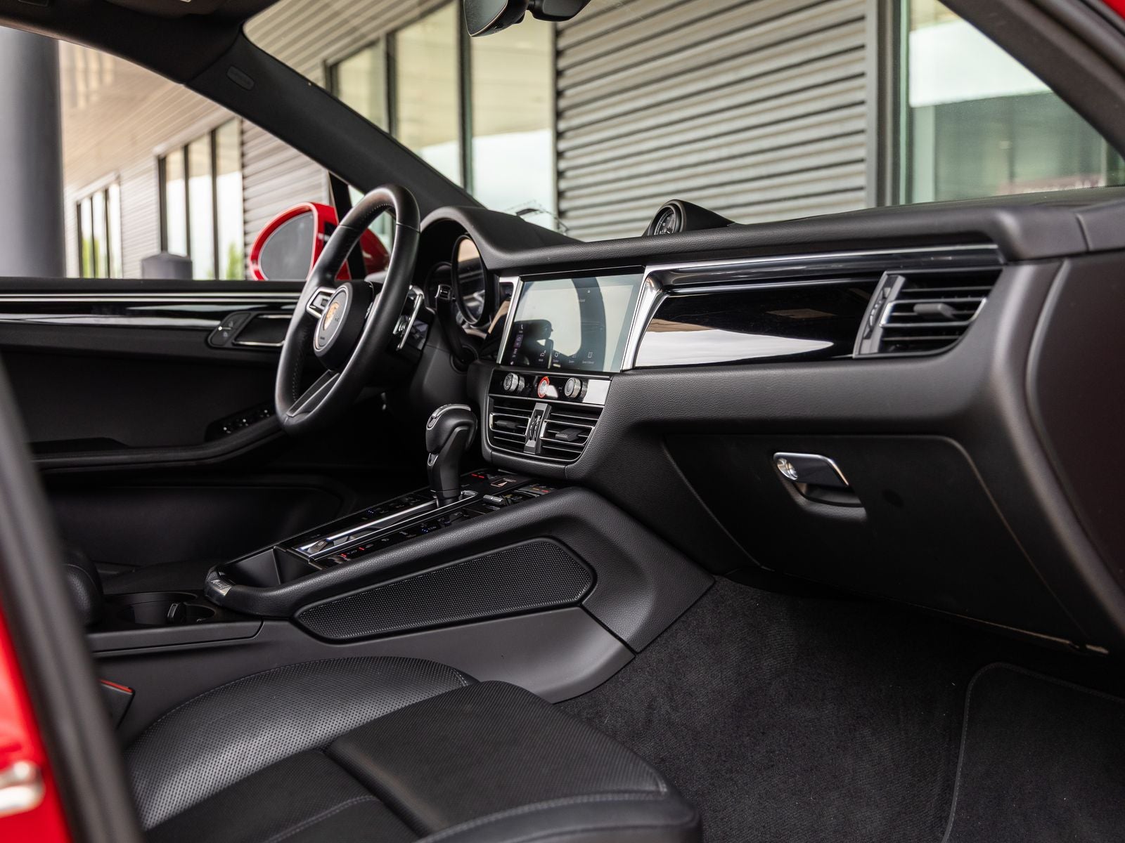2023 Porsche Macan Base
