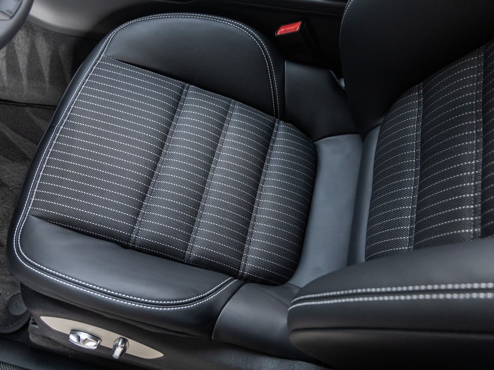 2025 Porsche Macan Macan T