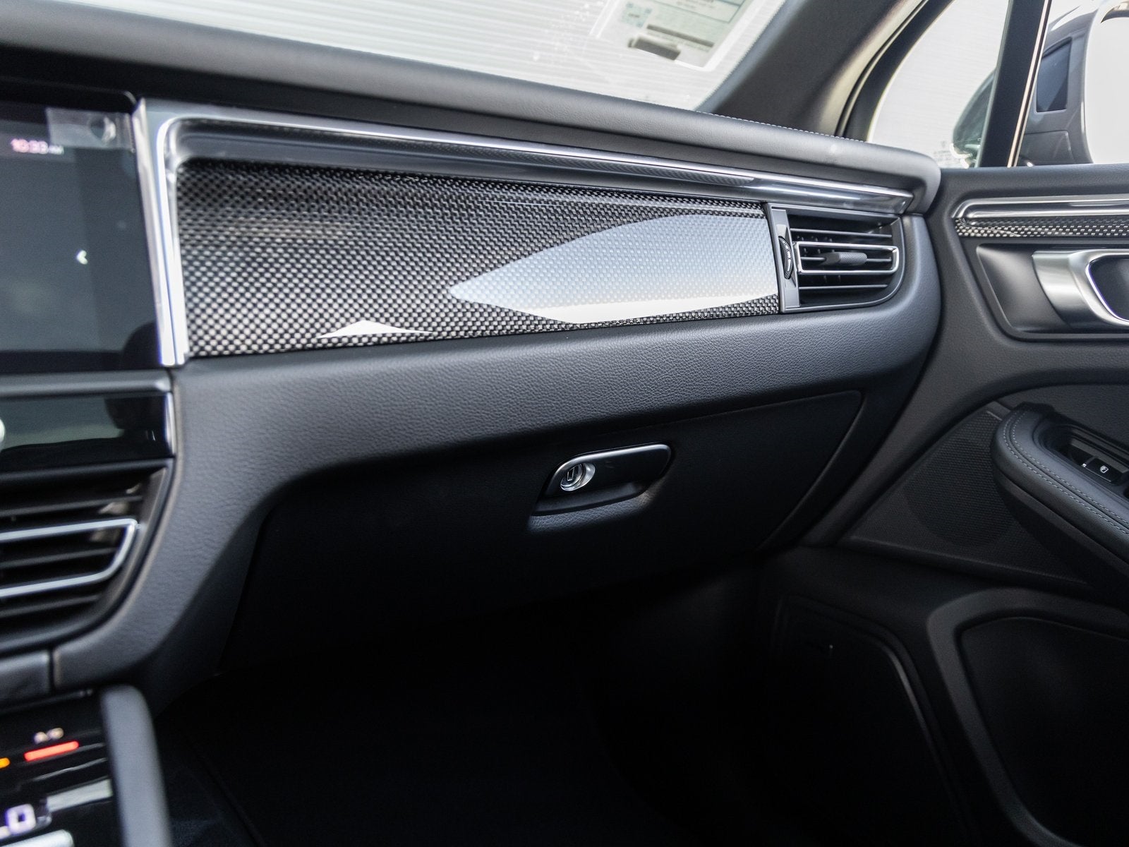 2025 Porsche Macan Macan T