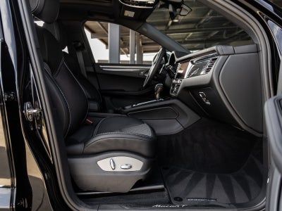 2025 Porsche Macan Macan T
