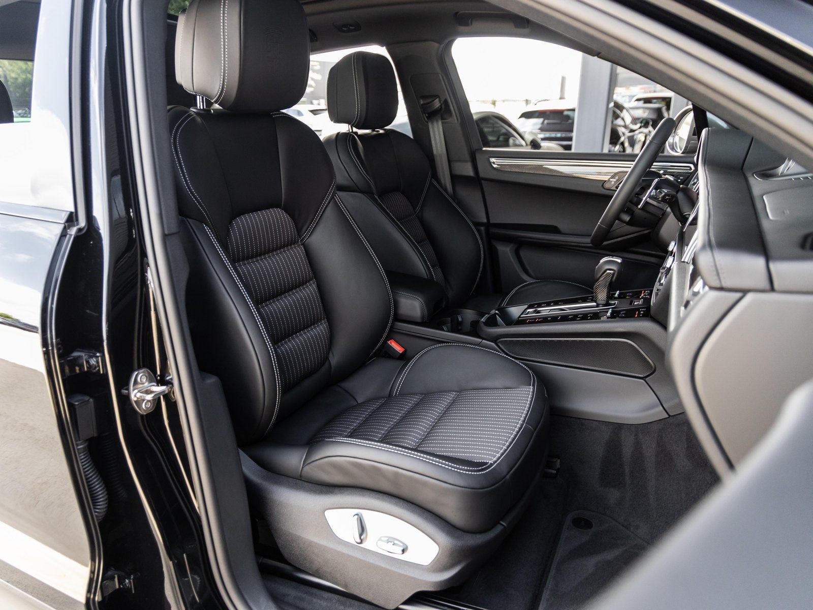 2025 Porsche Macan Macan T