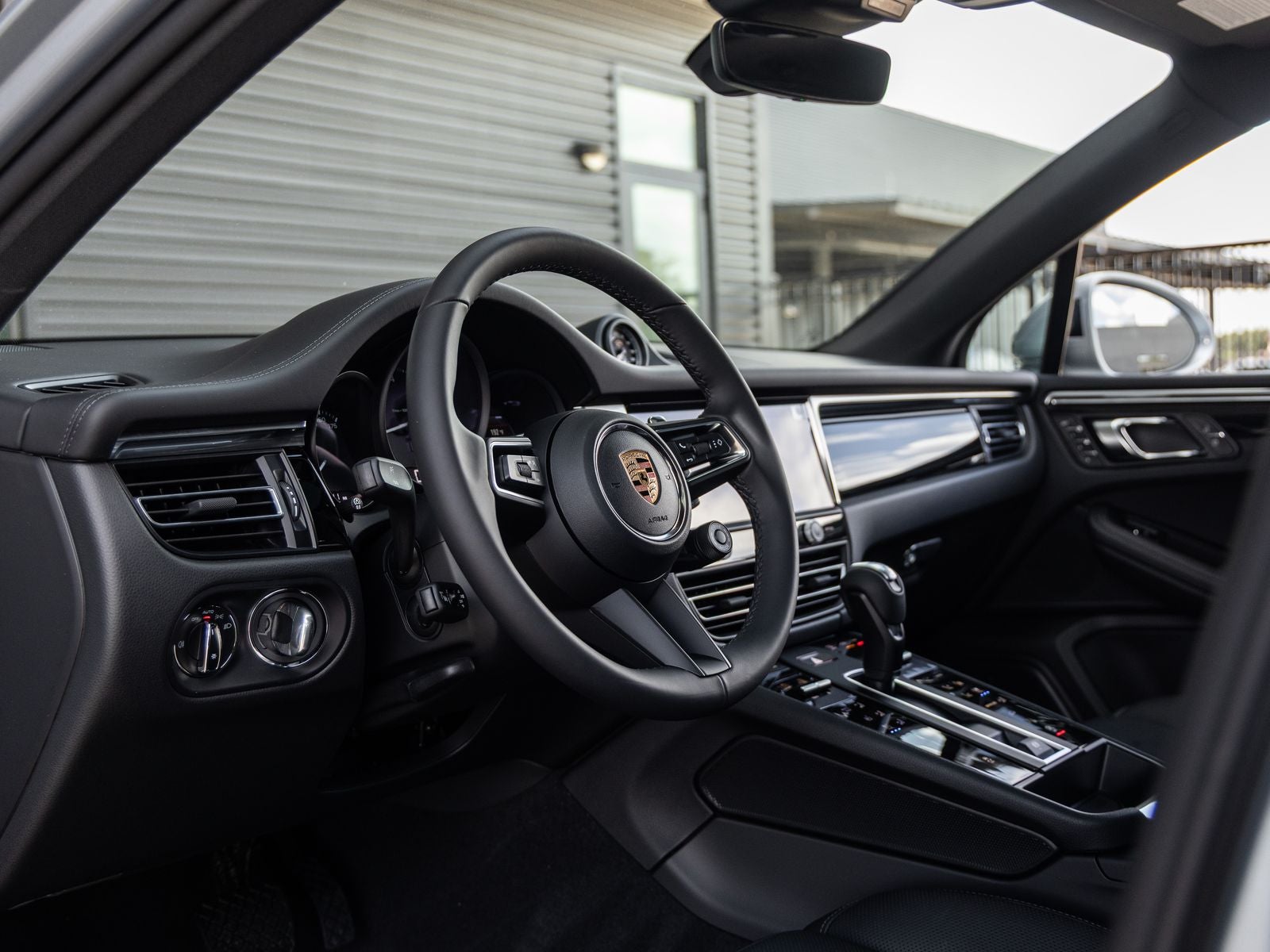 2026 Porsche Macan Base