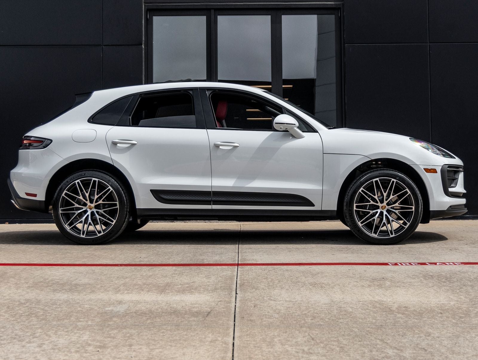 2026 Porsche Macan AWD