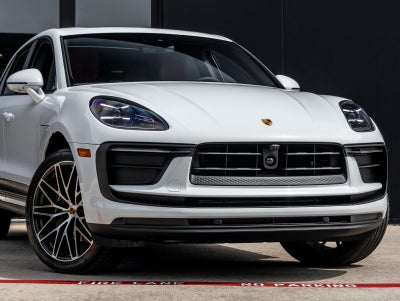 2026 Porsche Macan AWD
