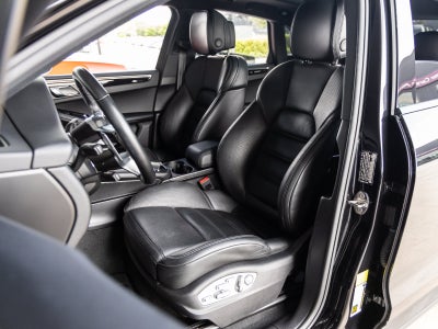 2018 Porsche Macan Macan Sport Edition