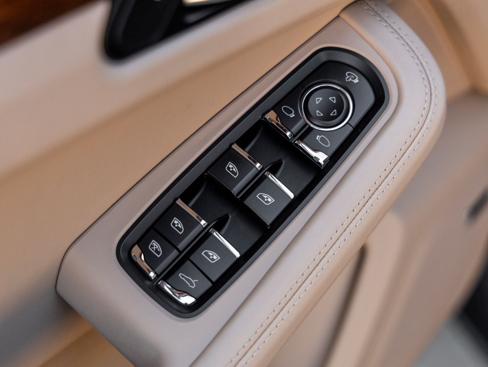 2023 Porsche Macan AWD