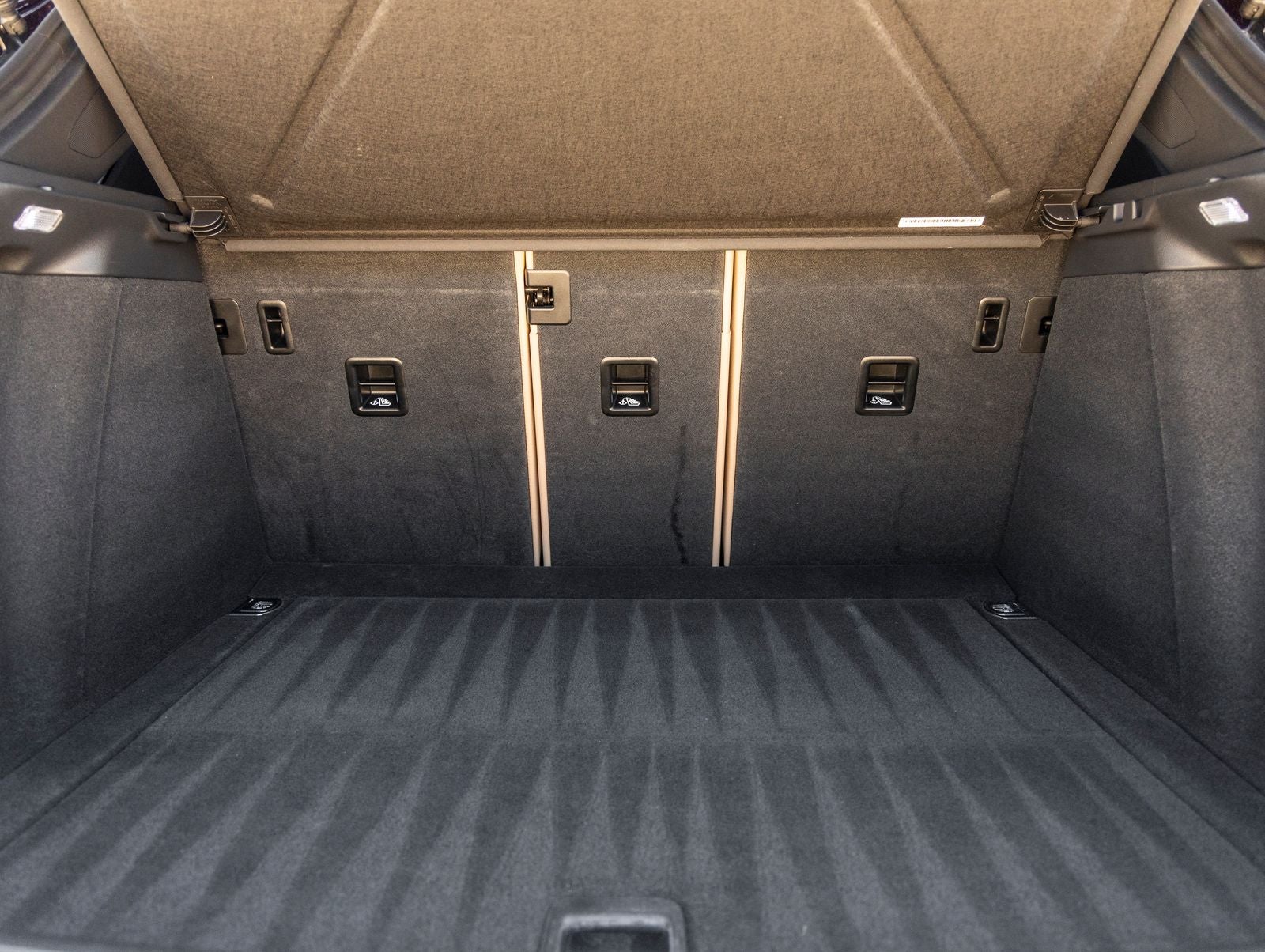 2023 Porsche Macan AWD