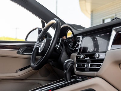 2023 Porsche Macan AWD