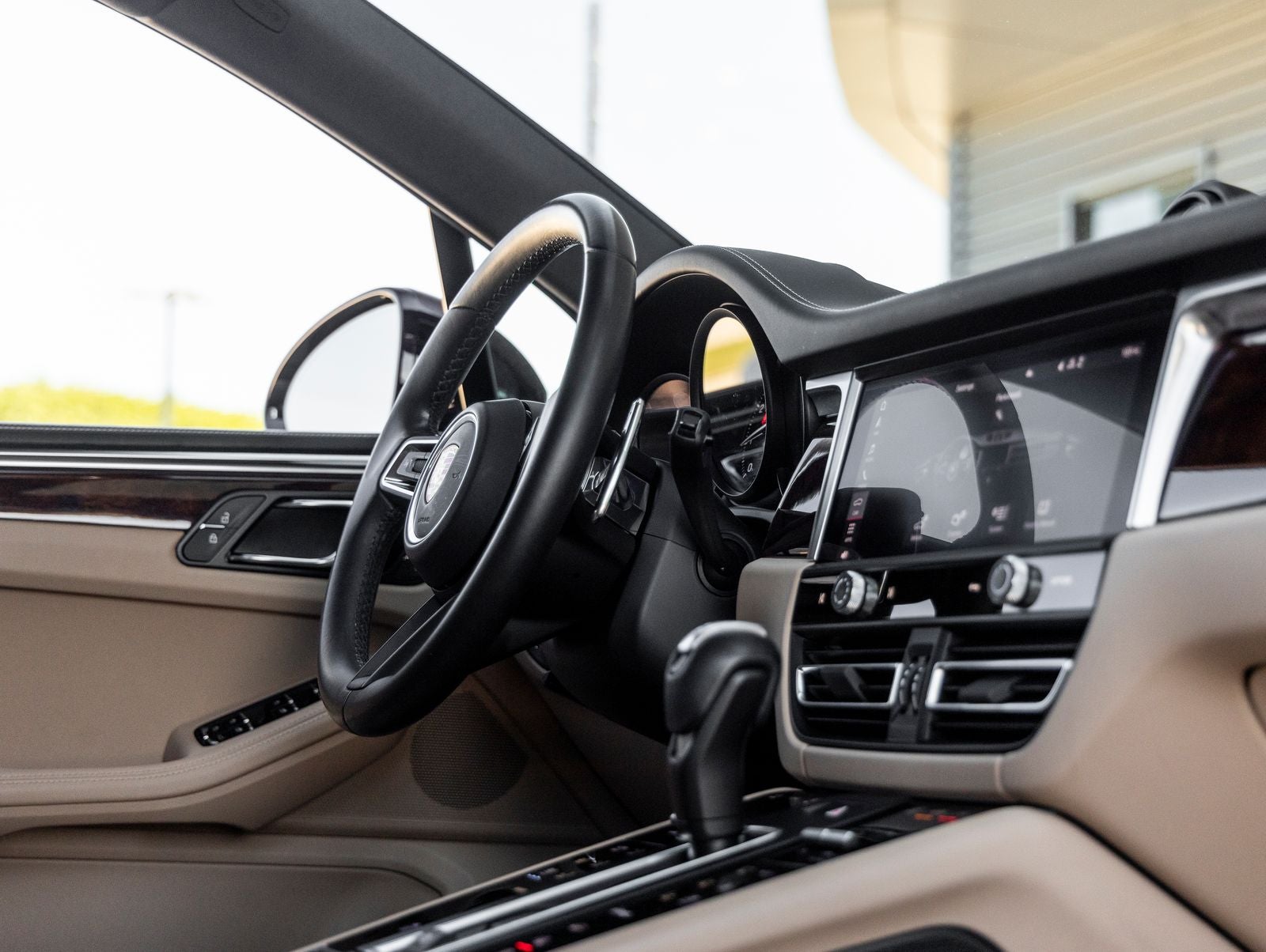 2023 Porsche Macan AWD