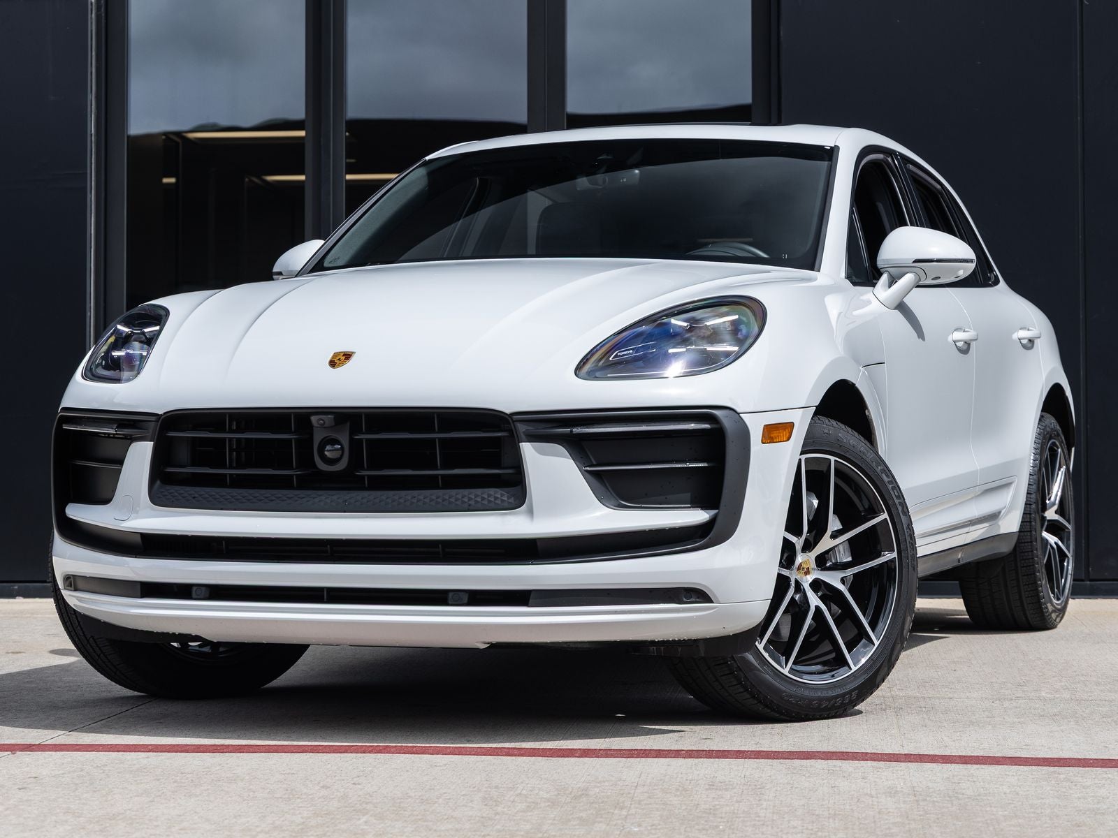 2025 Porsche Macan Base