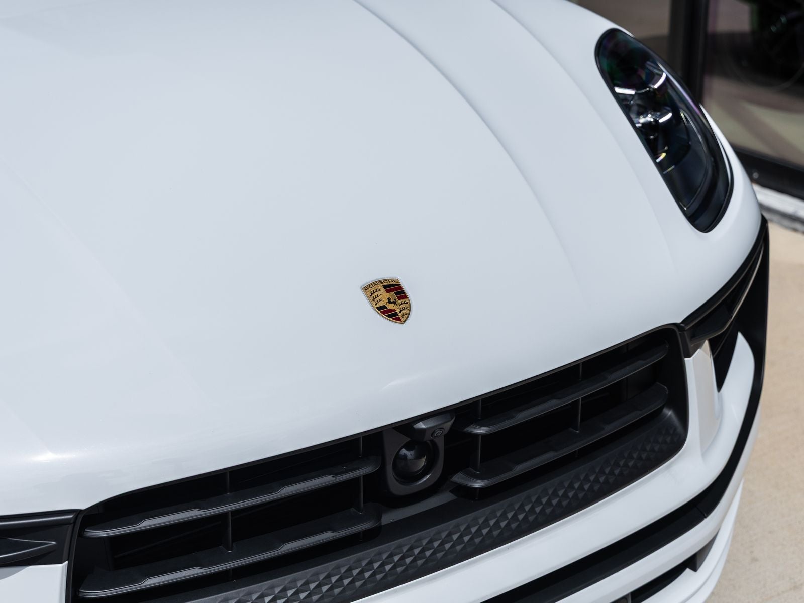 2025 Porsche Macan AWD