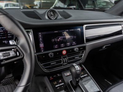 2025 Porsche Macan AWD