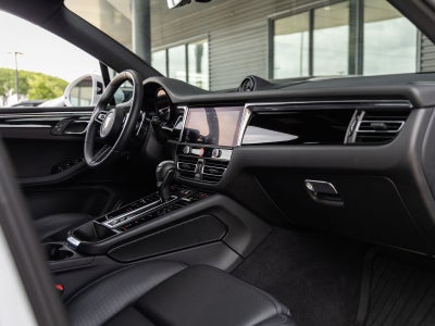2025 Porsche Macan AWD
