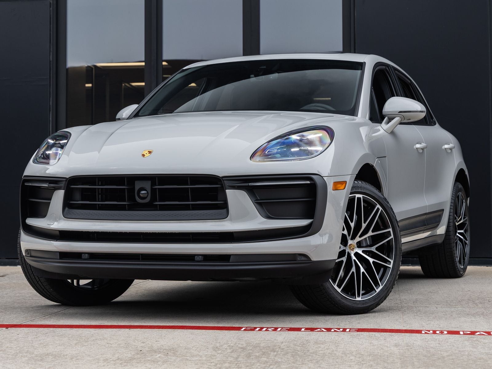 2026 Porsche Macan -'s photo