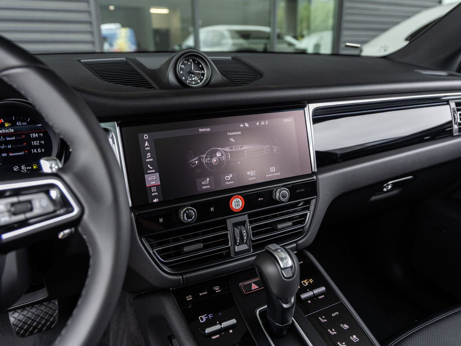 2026 Porsche Macan AWD