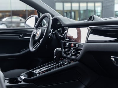 2026 Porsche Macan AWD