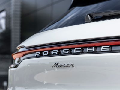 2026 Porsche Macan AWD