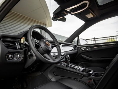 2026 Porsche Macan AWD