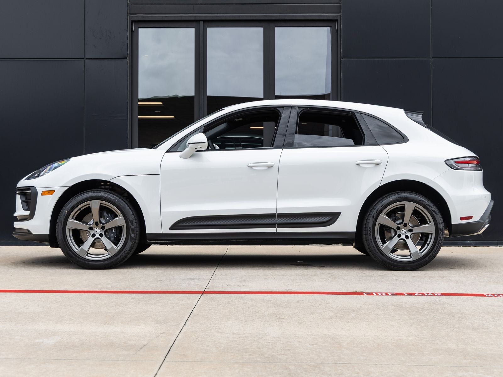 2026 Porsche Macan AWD