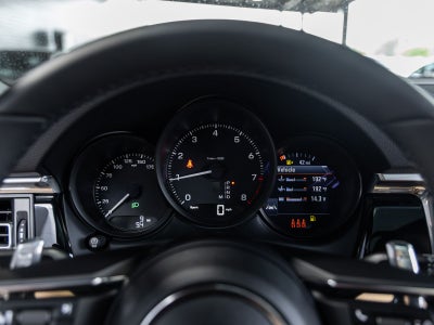 2026 Porsche Macan AWD