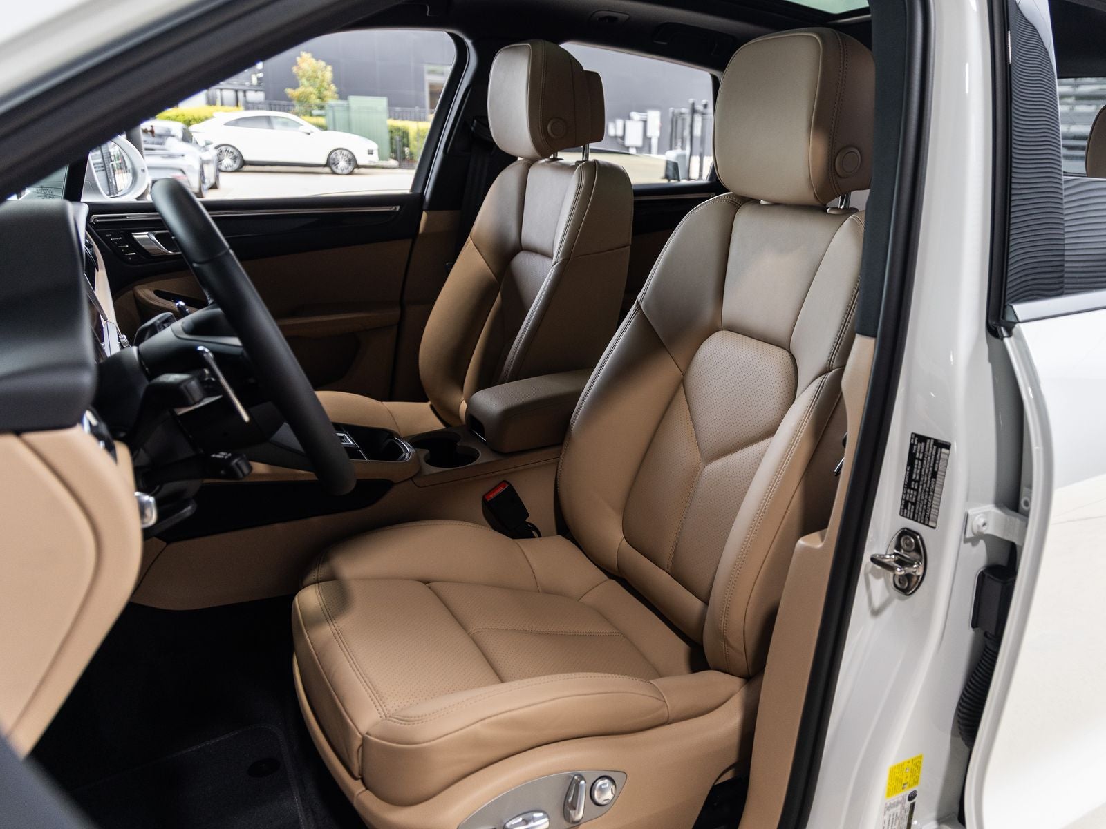 2026 Porsche Macan AWD