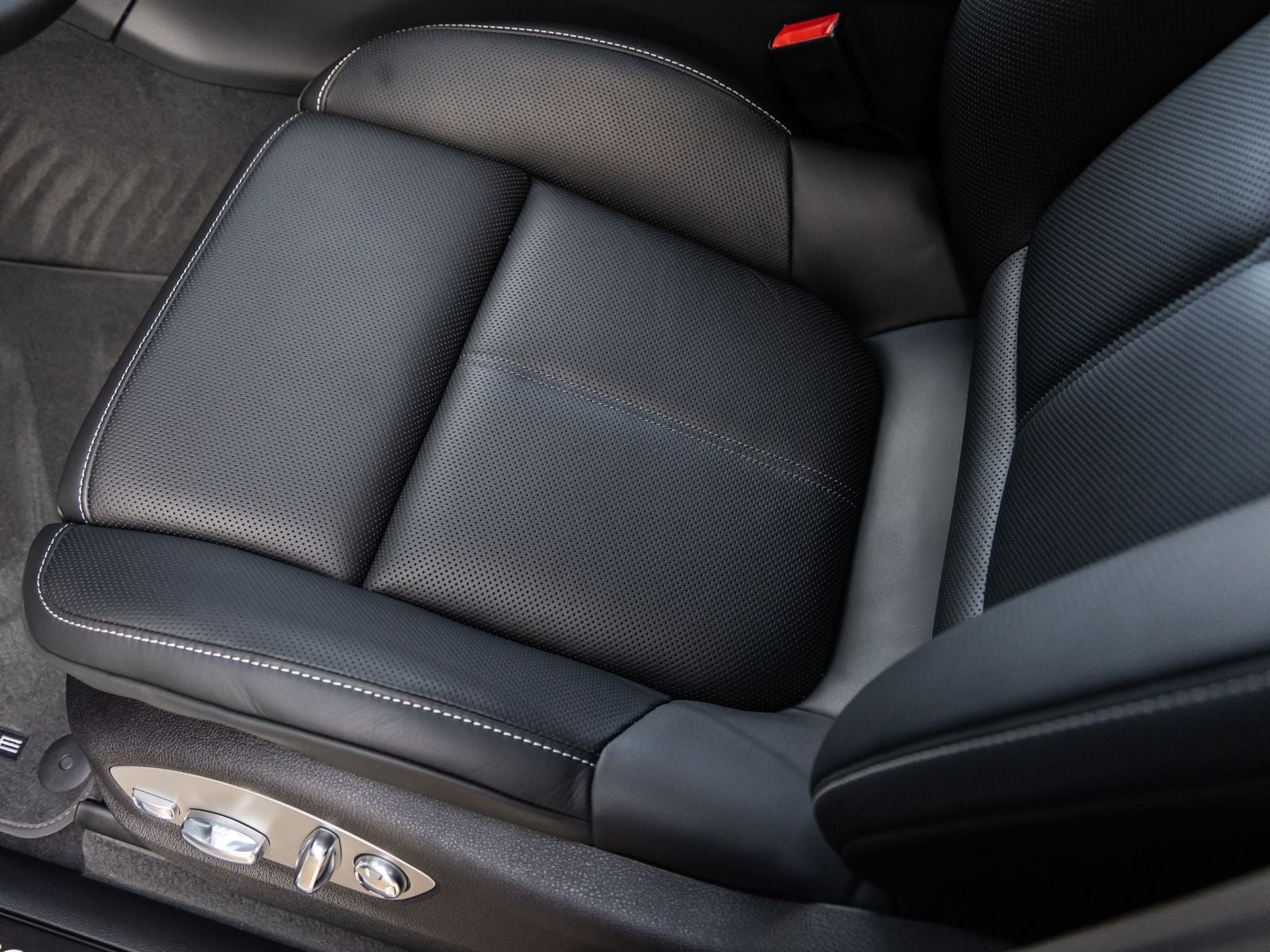 2026 Porsche Macan Macan T