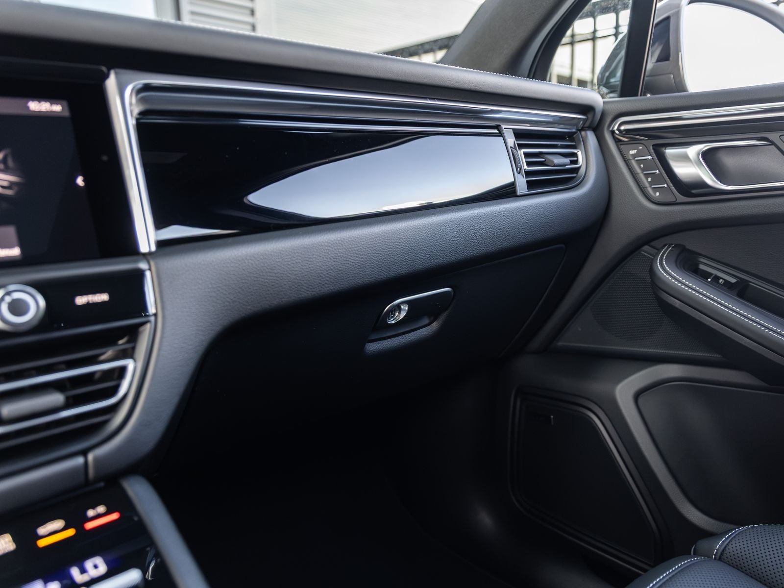 2026 Porsche Macan Macan T