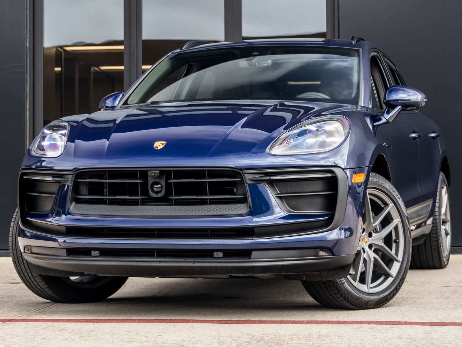 2025 Porsche Macan's photo