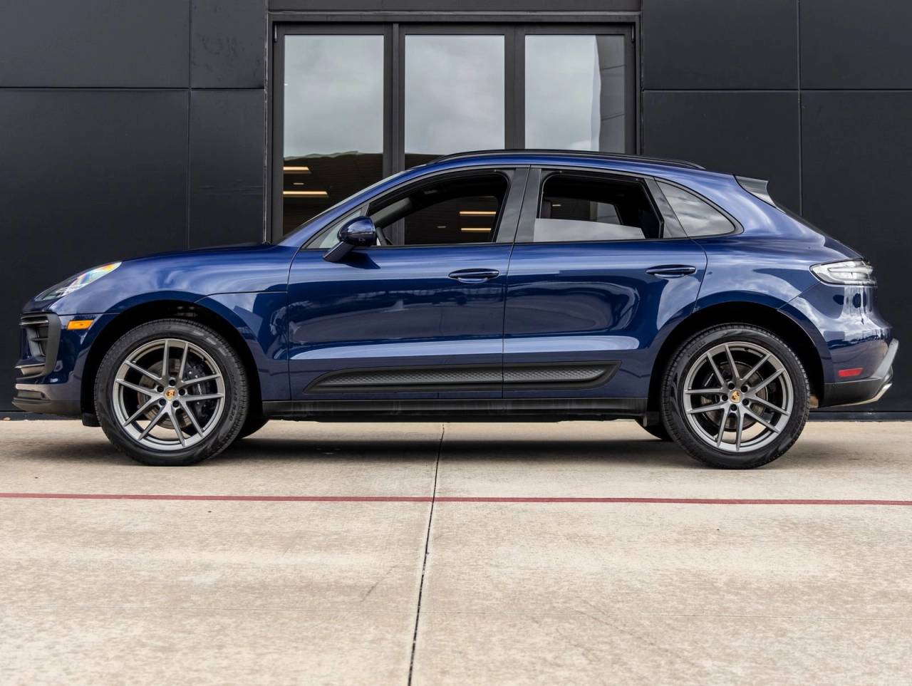 2025 Porsche Macan AWD