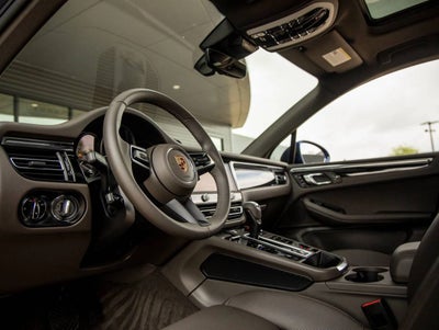 2025 Porsche Macan AWD