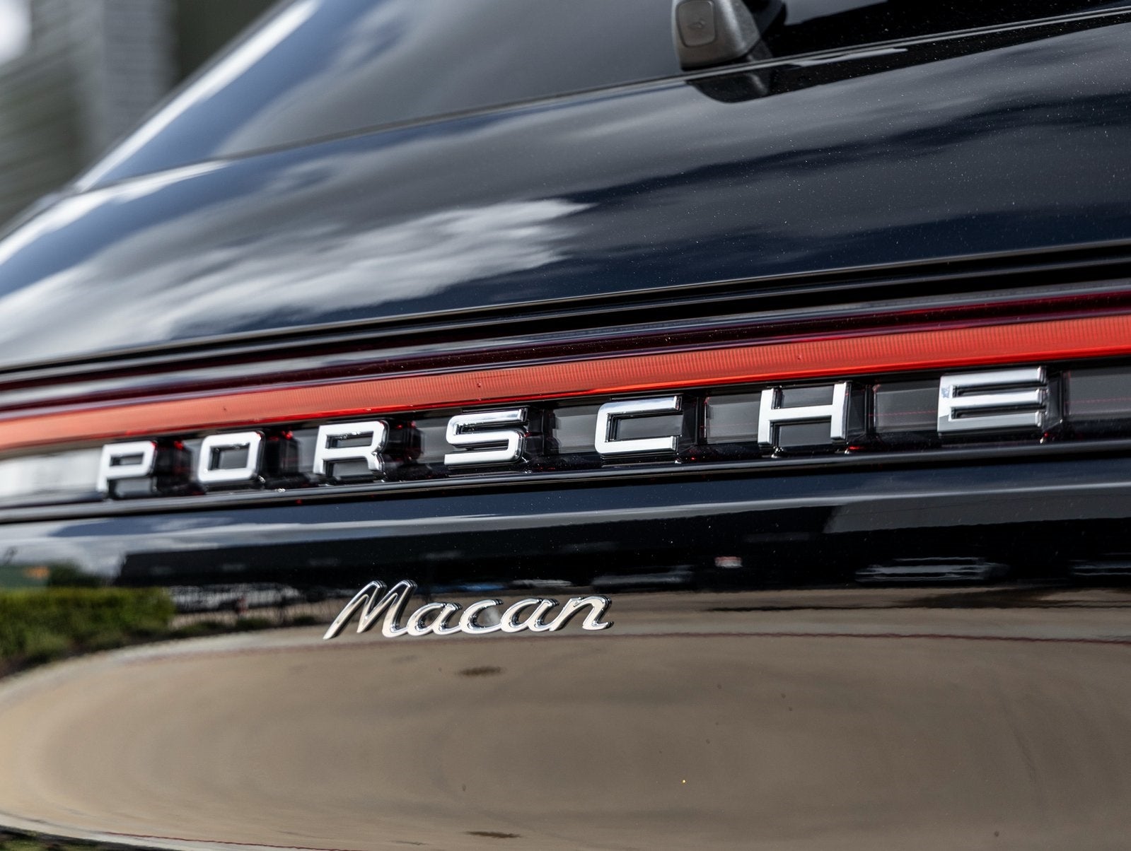 2025 Porsche Macan AWD