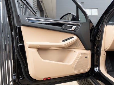 2025 Porsche Macan AWD