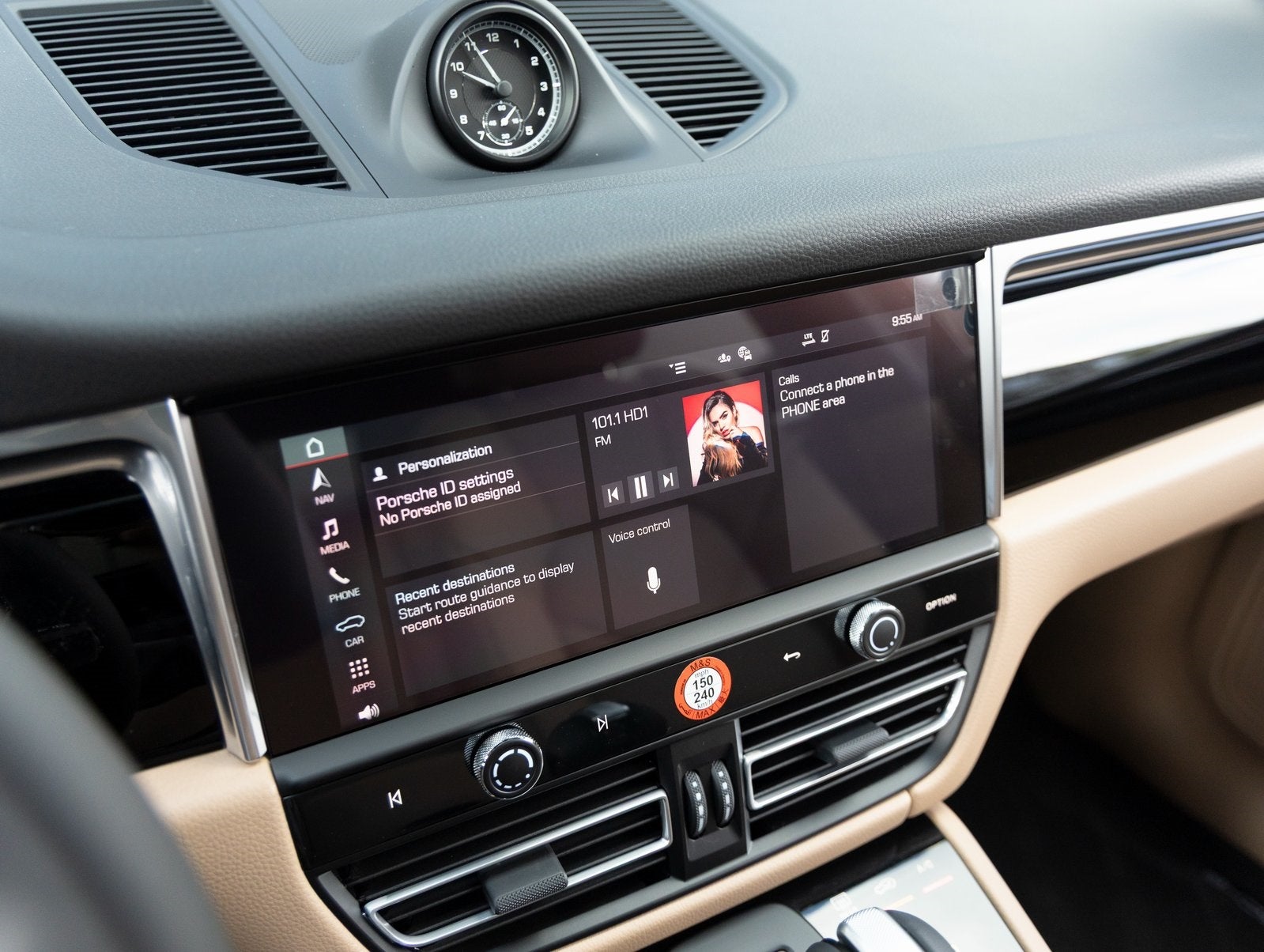 2025 Porsche Macan AWD