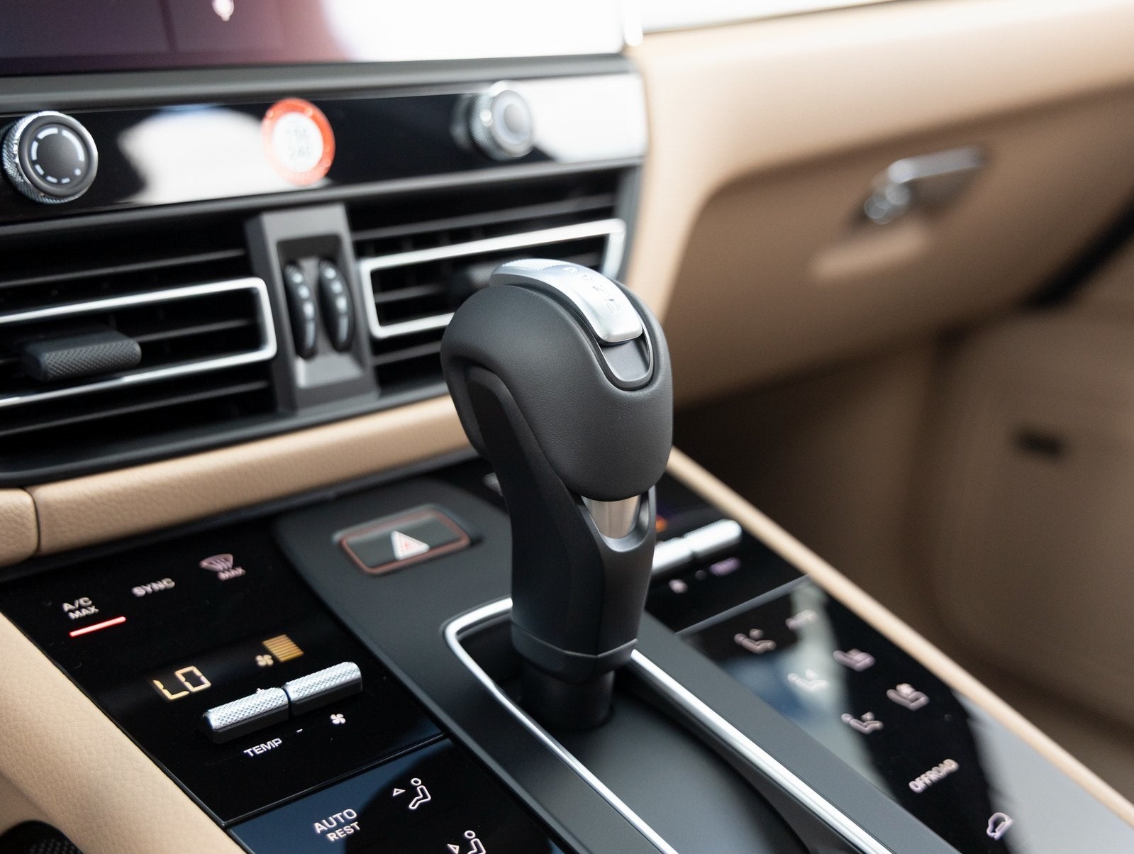 2025 Porsche Macan AWD